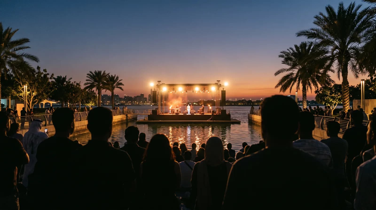 Ein Open-Air-Konzert am Abend an der Uferpromenade von Abu Dhabi