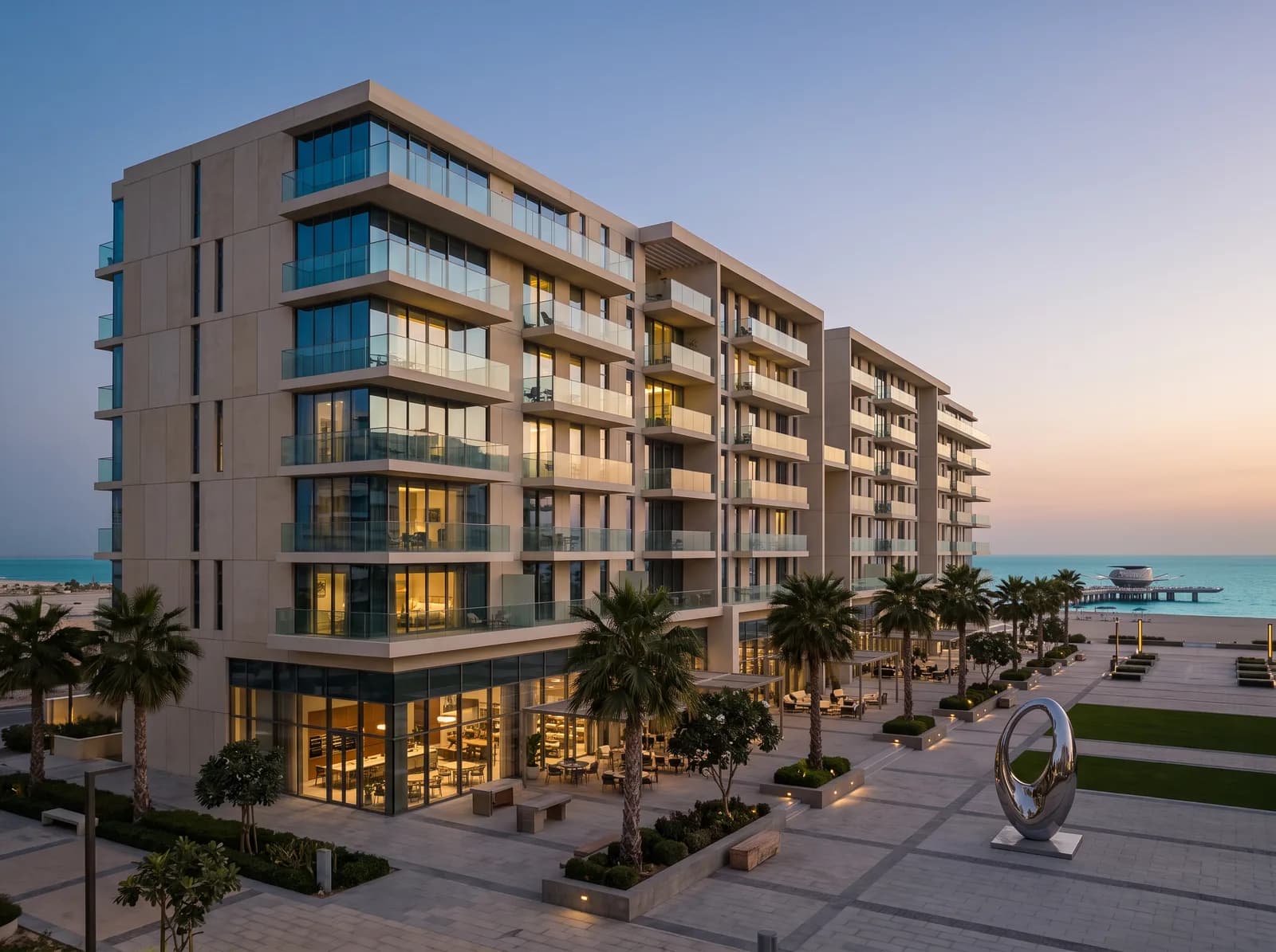 Edificios de Mamsha Al Saadiyat al atardecer