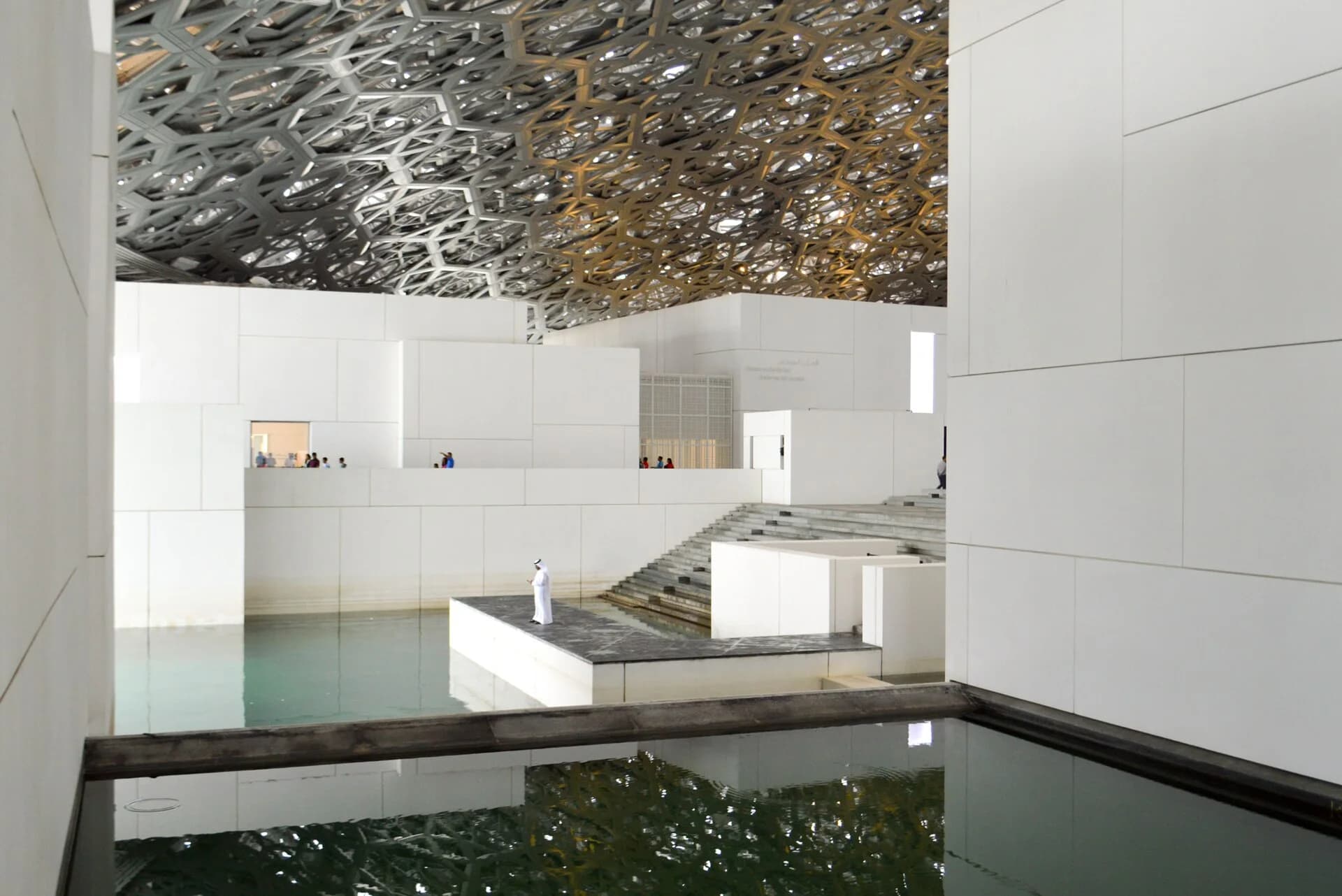 Acqua e padiglioni all’ombra della cupola