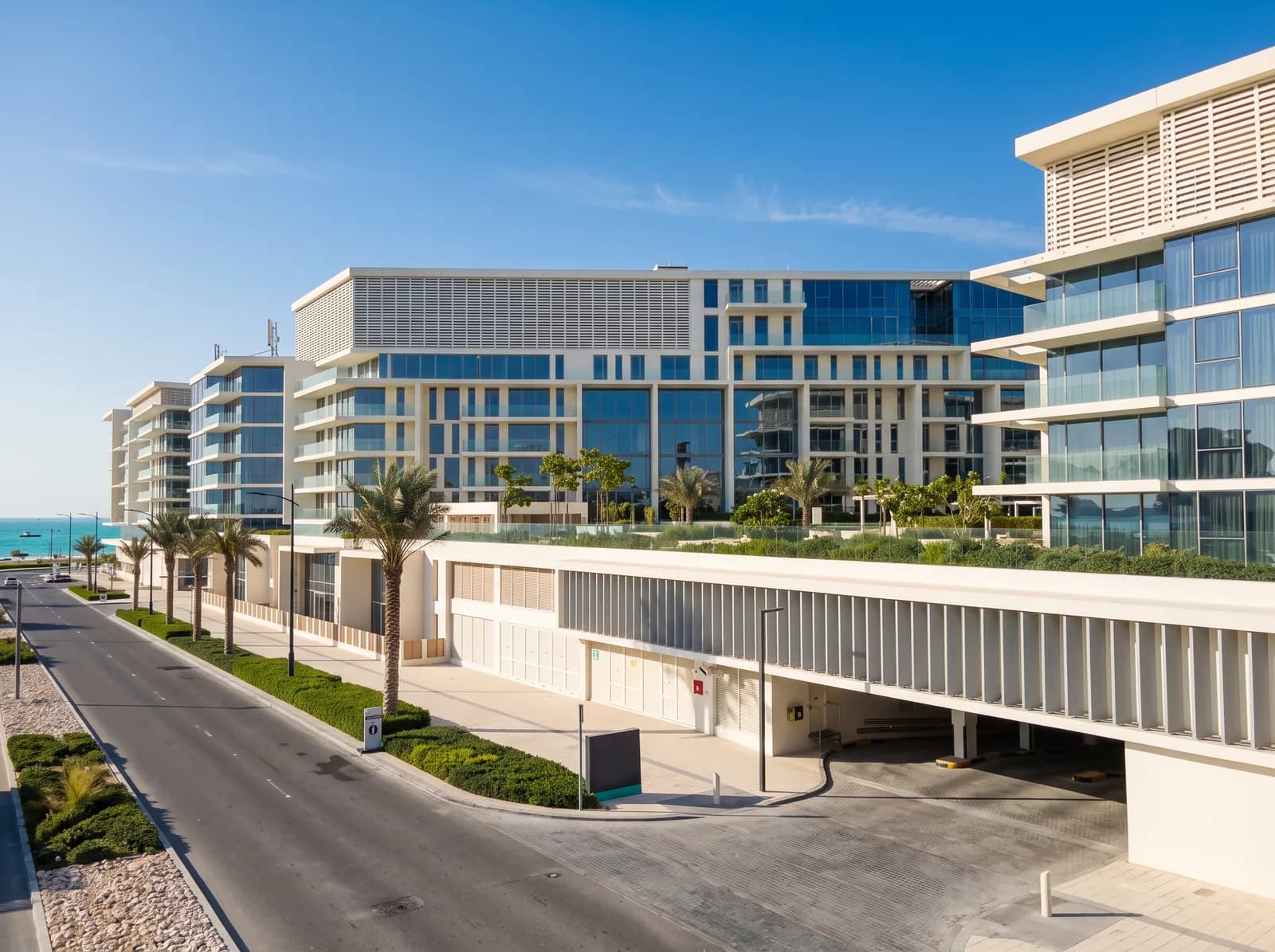 Rua ao longo do conjunto, Mamsha Al Saadiyat